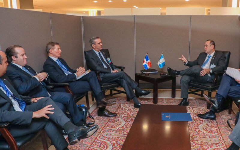 Presidente Abinader se reúne con presidentes de Guatemala y Ecuador