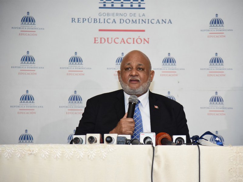 Minerd presenta plan para un novedoso año escolar 2021-2022