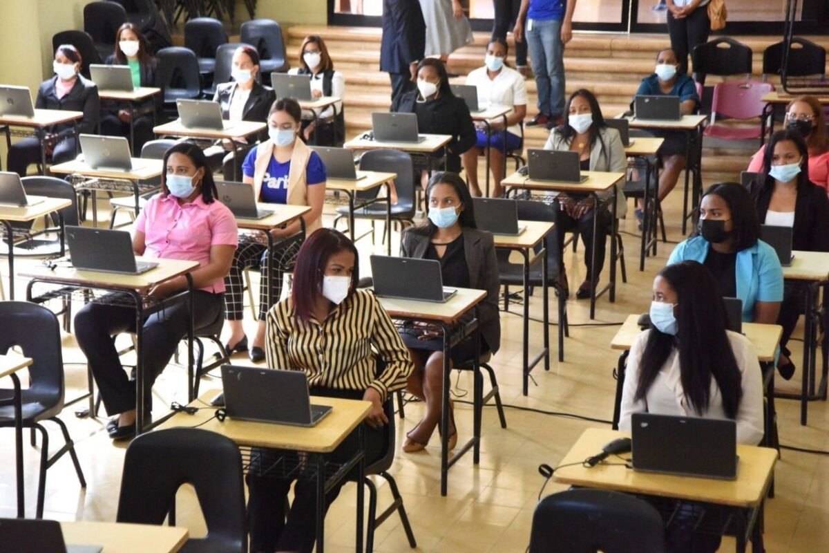 Concurrida asistencia al Concurso para Docentes del MINERD