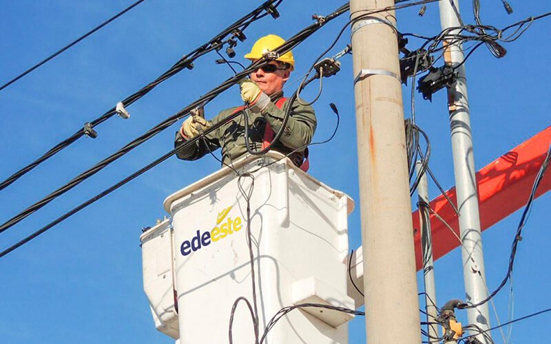 Distribuidora de Electricidad informan se producen averías por alto consumo de energía debido a la gran ola de calor.