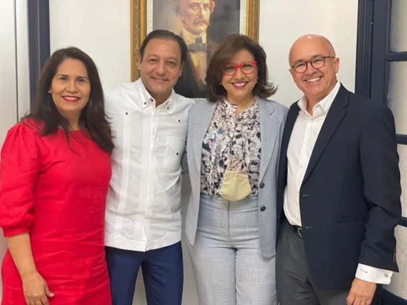 Aspirantes presidenciales del PLD se reúnen con dirección del partido