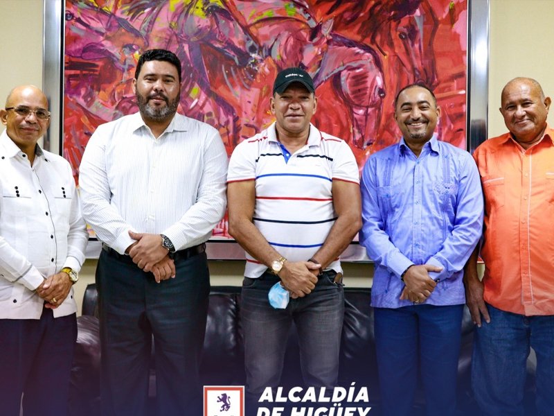 Alcalde Rafael Duluc “Cholitín” se reúne con directores distritales