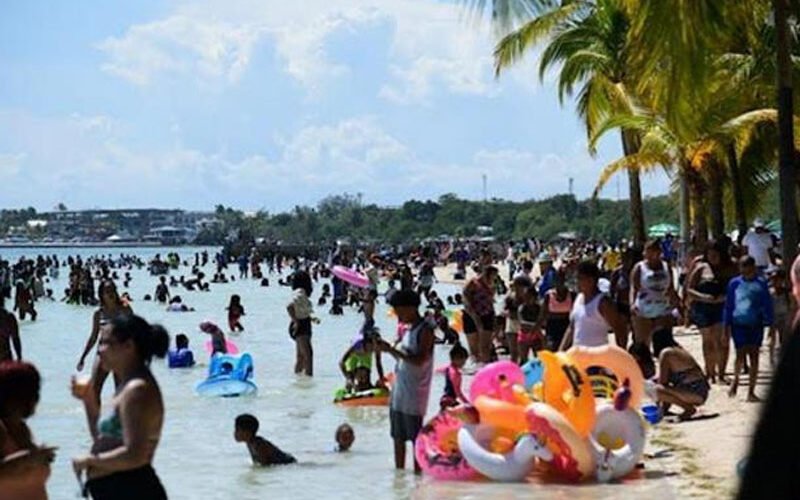 Revelan Playa de Boca Chica está altamente contaminada de materia fecal