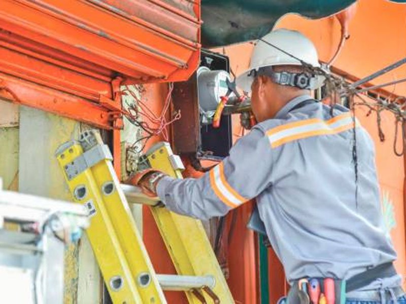 Elevan recurso de amparo contra resolución que establece alzas en tarifa eléctrica