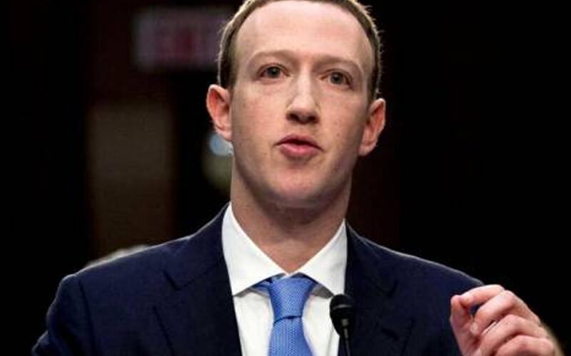 Zuckerberg pierde 5,900 millones de dólares por caída de Facebook