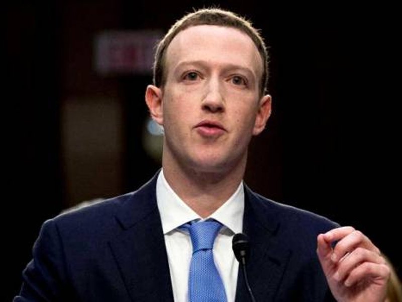 Zuckerberg pierde 5,900 millones de dólares por caída de Facebook