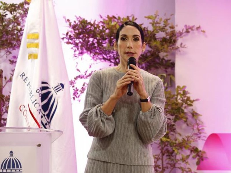 Primera dama espera ley, orden “y macana” del nuevo director de la Policía