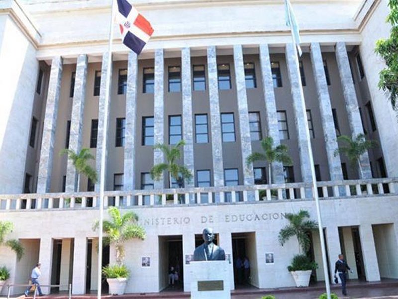 Revelan supuestas irregularidades dentro del Ministerio de Educación entre 2012 y 2016