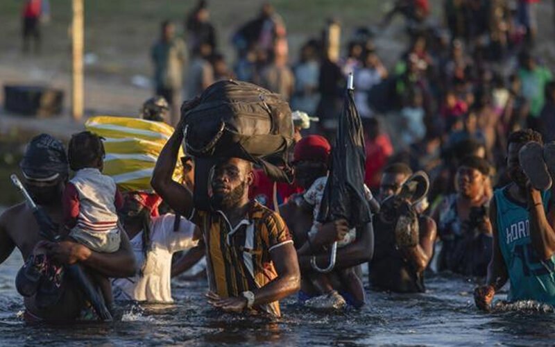 México prepara un decreto para ofrecer «alternativas migratorias» a los haitianos