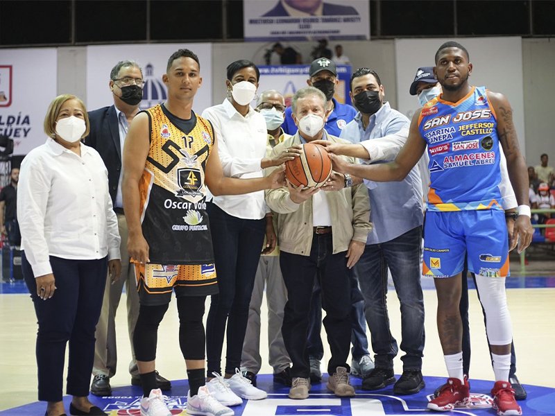 Clubes Centro y San José se imponen en apertura torneo basket superior de Higüey