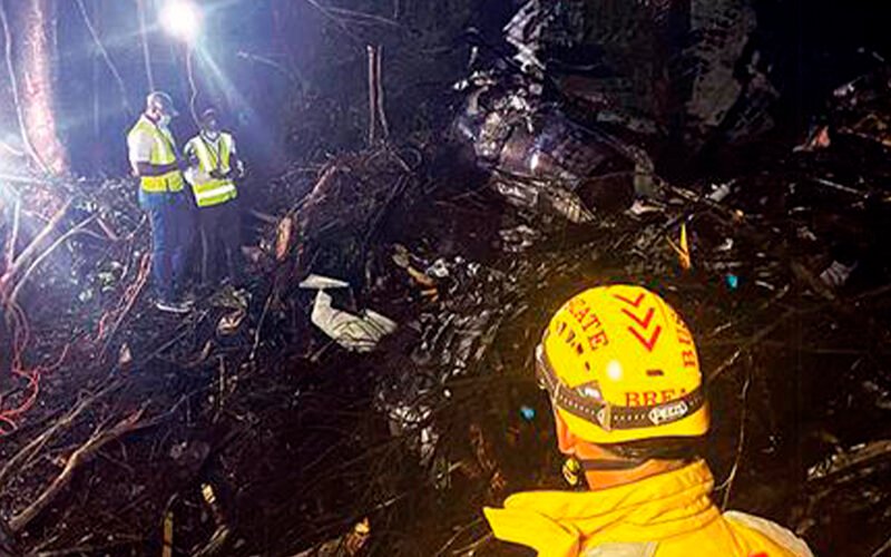 Cae avión en el AILA y deja nueve muertos