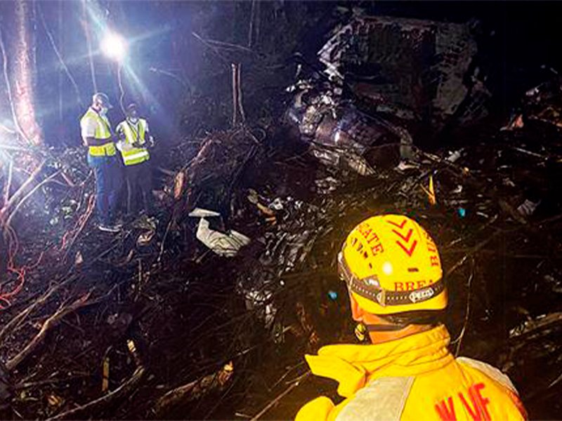 Cae avión en el AILA y deja nueve muertos