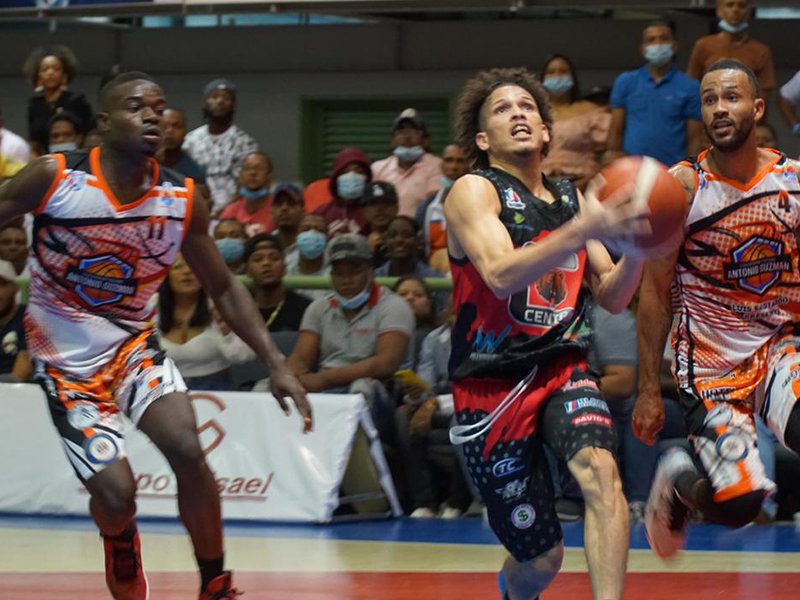 Club Centro a ley de una victoria para coronarse en torneo basket superior de Higüey