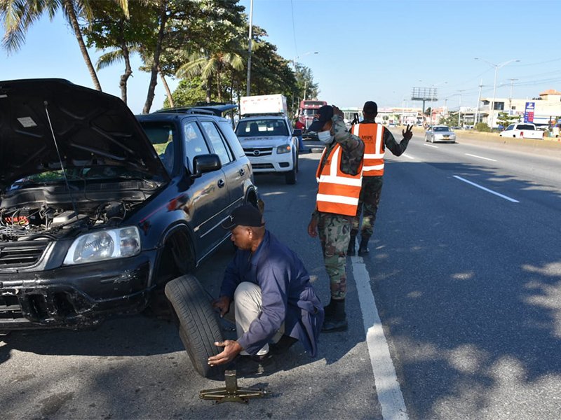 Comipol asistió a más de 16 mil conductores en carreteras durante el fin de año