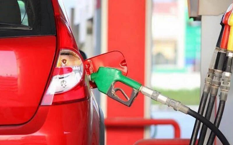 Combustibles suben entre 6 y 4 pesos por disposición de Industria y Comercio