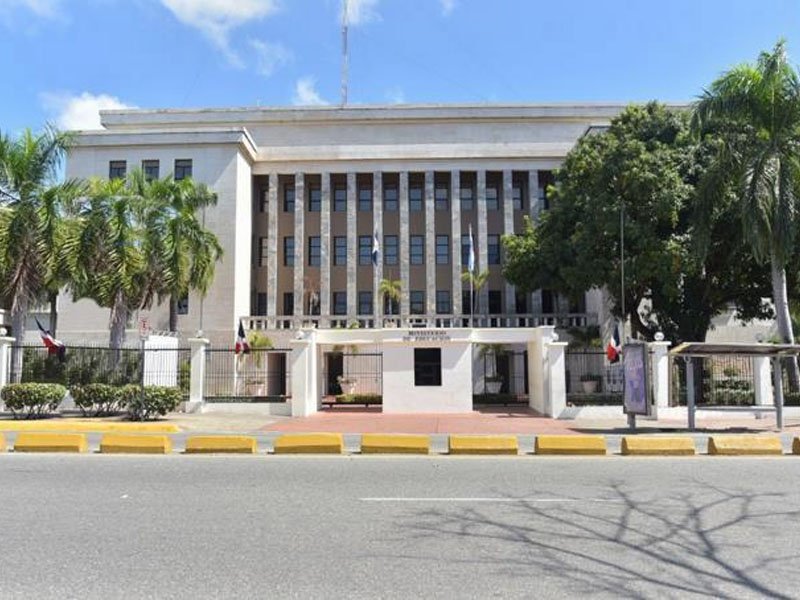 Minerd llama a los estudiantes a reintegrarse a las aulas este lunes