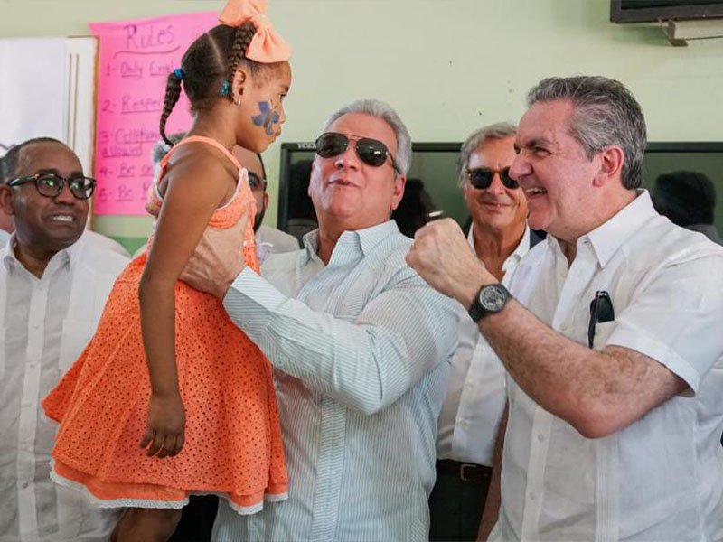 Lisandro Macarrulla acompaña a Neney Cabrera en Jornada de Inclusión Social “Primero Tú” en Pedernales