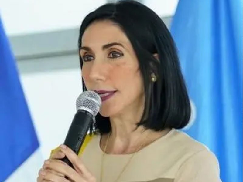 Raquel Arbaje pide disculpas y acepta que Angelita Peña es la asesora de Abinader