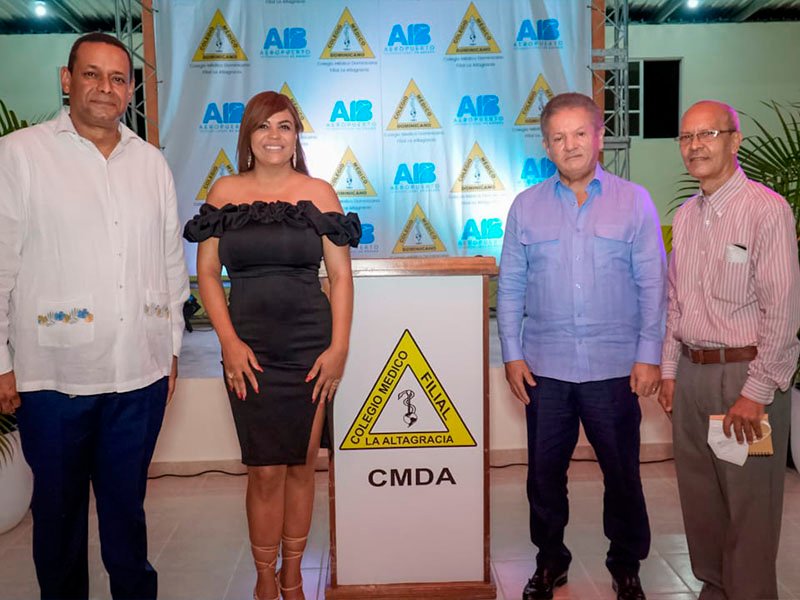 AIB y Colegio Médico Dominicano comparten cena en celebración por el Día de las Madres