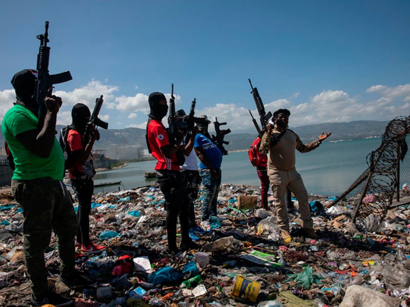 Bandas haitianas se acercan a frontera