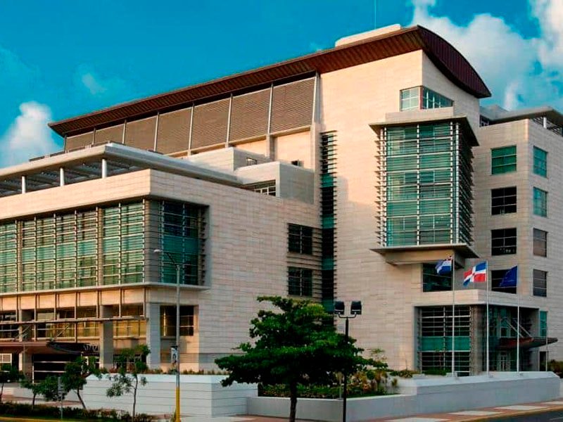 Bancos no pueden descontar deudas pendientes de cuentas de nómina sin autorización