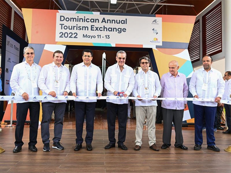 El presidente de la República junto al ministro de Turismo, dan apertura oficial al DATE
