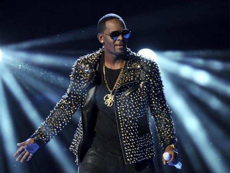 El cantante R. Kelly condenado a 30 años por abusos y tráfico sexual