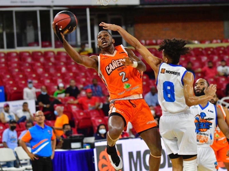 Cañeros En primera visita a San Cristóbal