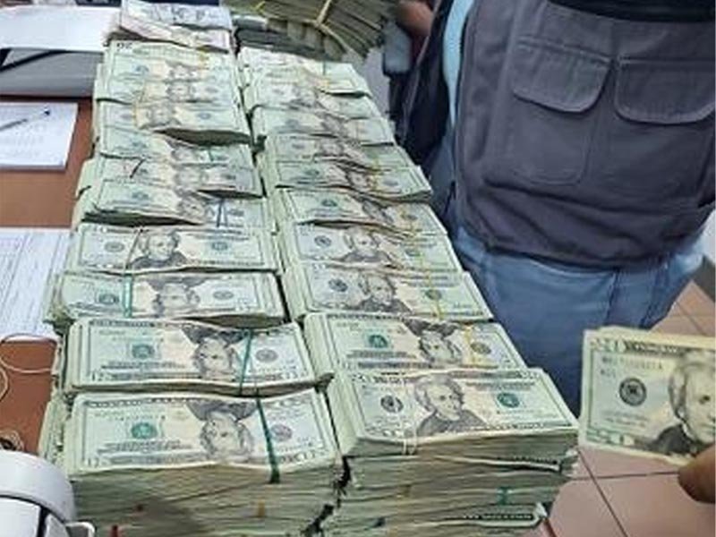 Aduanas decomisa 879,020 dólares en efectivo procedentes de Islas Bahamas