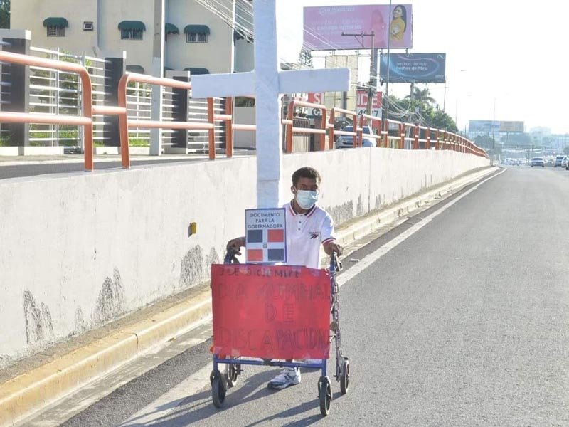 Artista en la indigencia pide ayuda al gobierno
