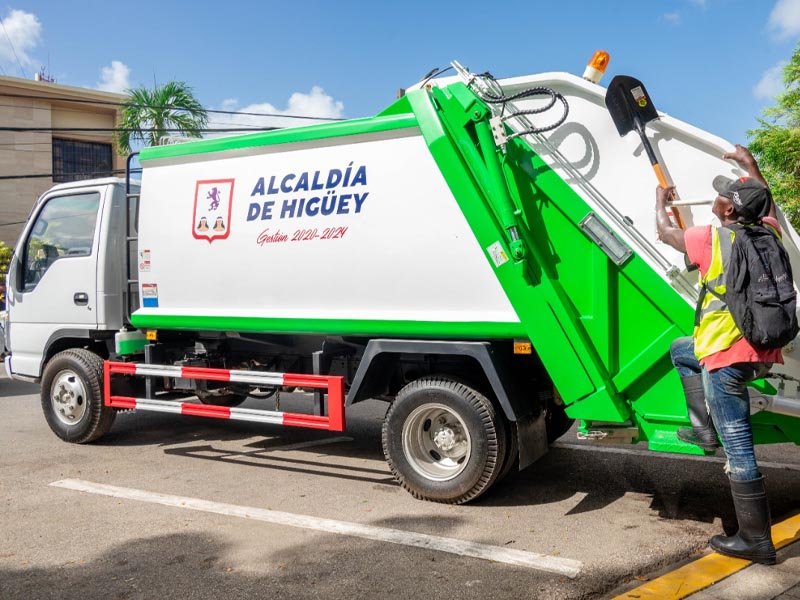 Alcaldía de Higüey adquiere tres (3) nuevos Camiones Compactadores de Basura