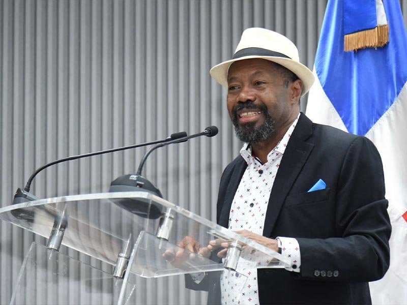 EL artista higüeyano Fausto Rey es reconocido por la Cámara de Diputados