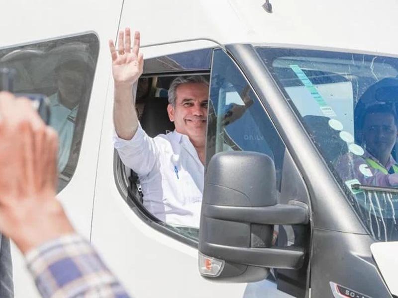 Abinader a la oposición: El que me quiera ver, que me caiga atrás