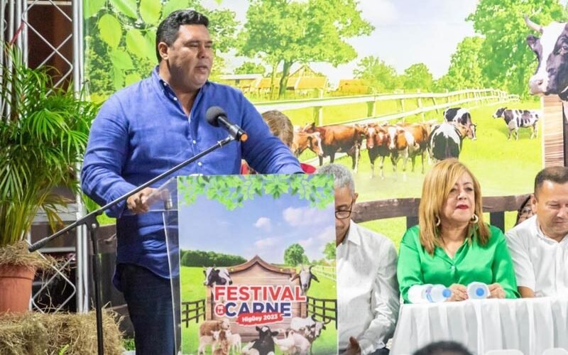Alcalde Cholitín participa en la inauguración del Festival de la Carne