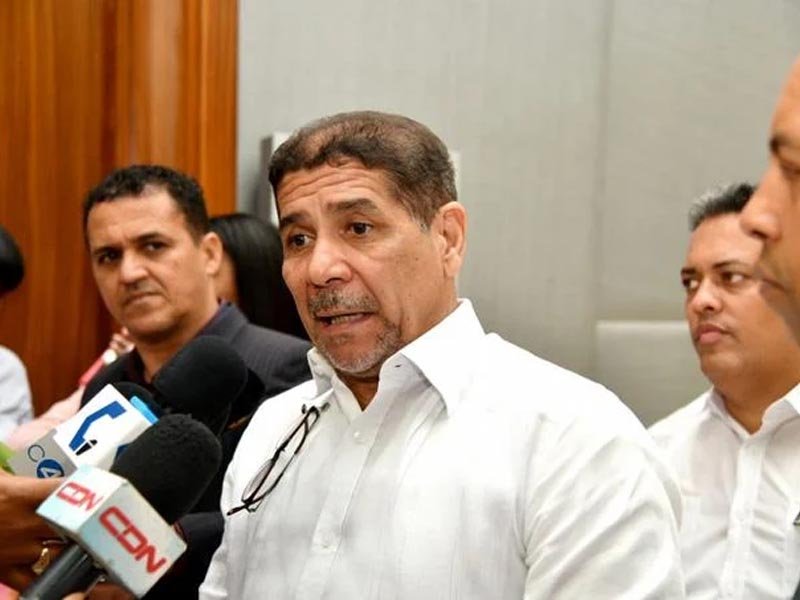 Producción agrícola ha mermado entre 7 y 10 por ciento debido a sequía, según ministro de Agricultura