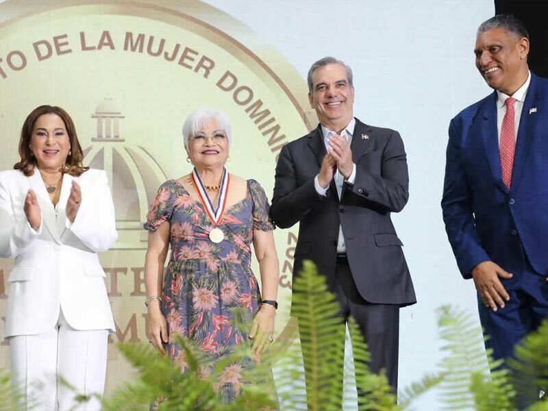 Abinader ratifica compromiso con ley previene violencia contra la mujer