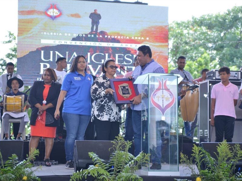 Iglesia de la profecía reconoce al alcalde Rafael Barón Duluc