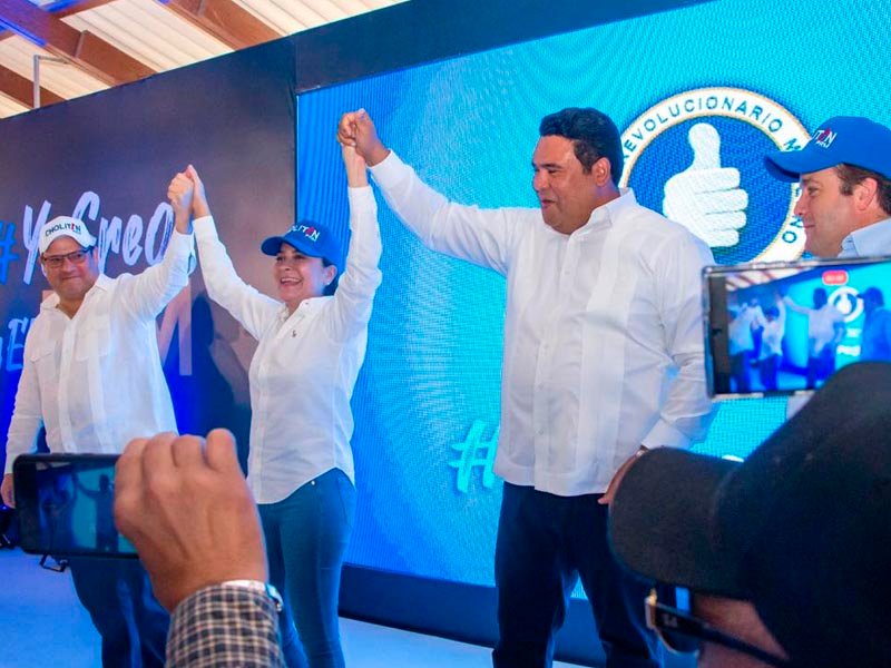 Cholitín se juramenta en el PRM junto a su equipo político