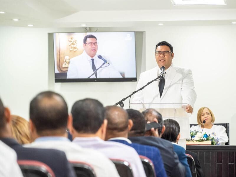 Cholitín rinde cuentas de su tercer año de gestión, afirma cabildo no debe a contratistas