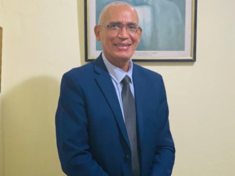 Juramentan a Robert Núñez como nuevo gerente comercial de Edeeste en Higüey