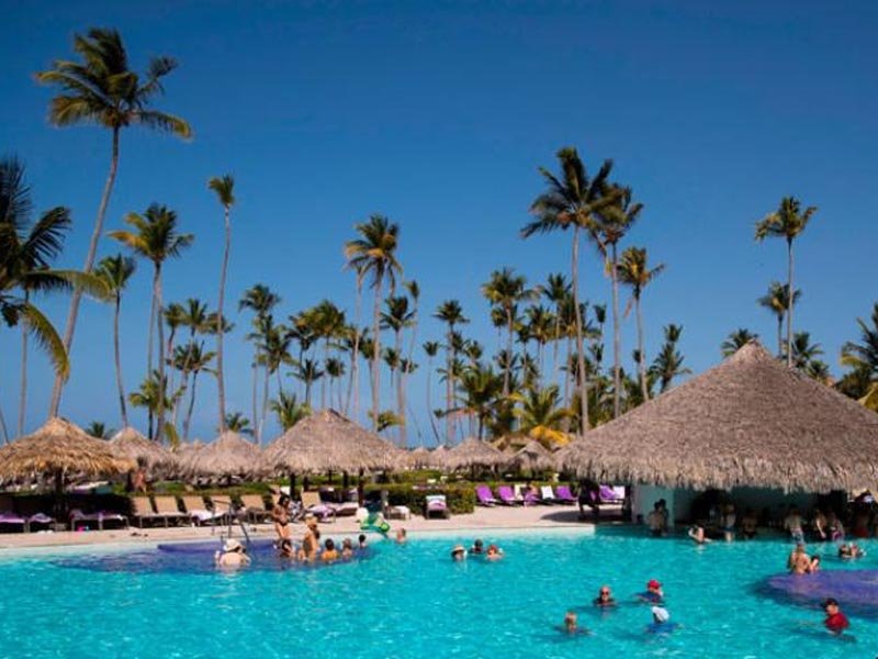 Anuncian aumento salarial para el sector turístico