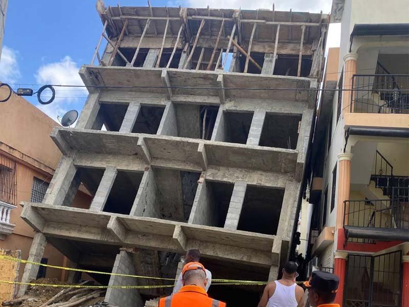 Edificio en construcción se cae en San Cristóbal