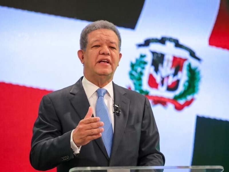 Leonel Fernández anuncia que tiene Covid-19