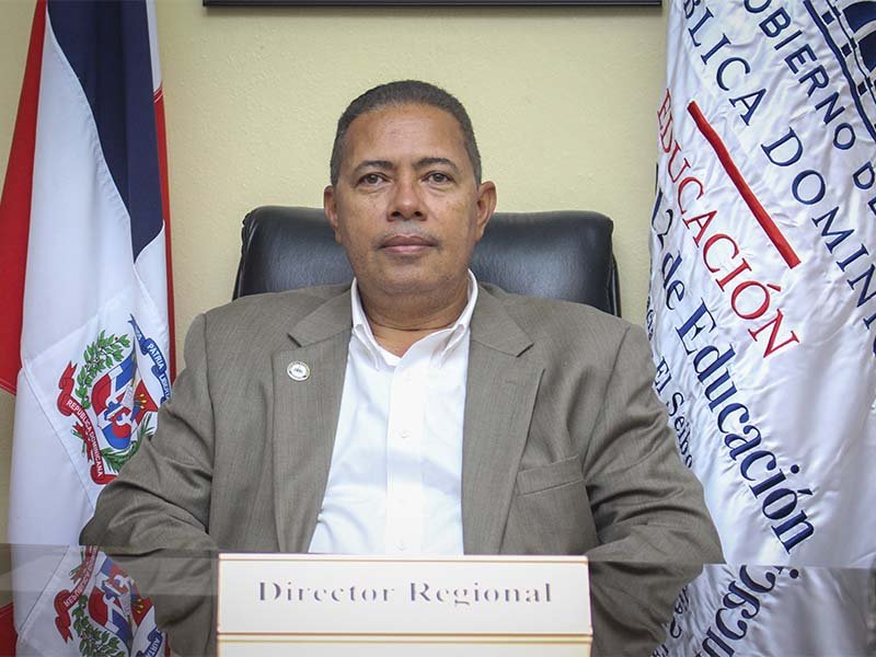 Presidente Abinader concede jubilación a 3,139 servidores educativos; incluido Esteban Castillo