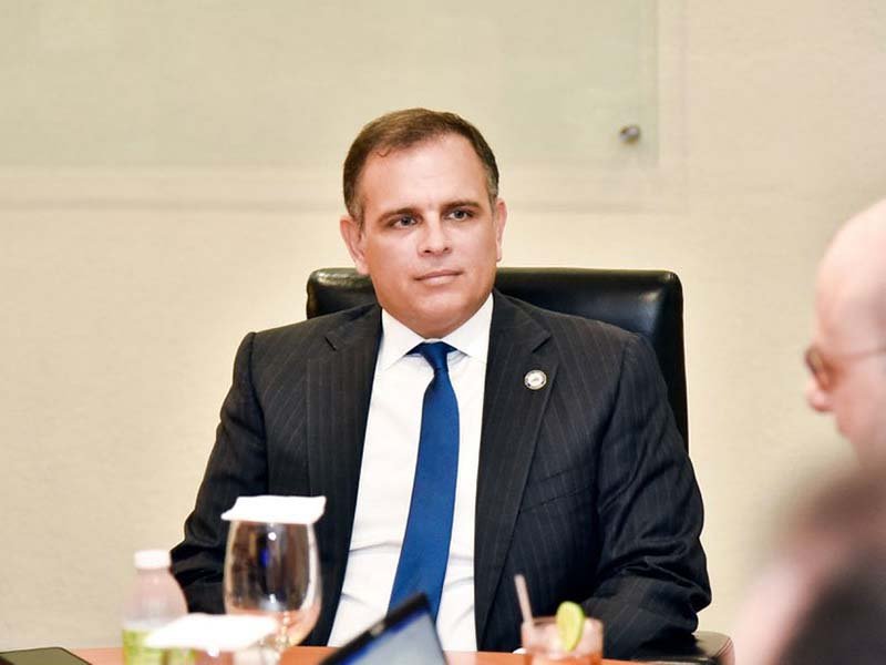 Ministro Hacienda destaca reducción de la deuda pública