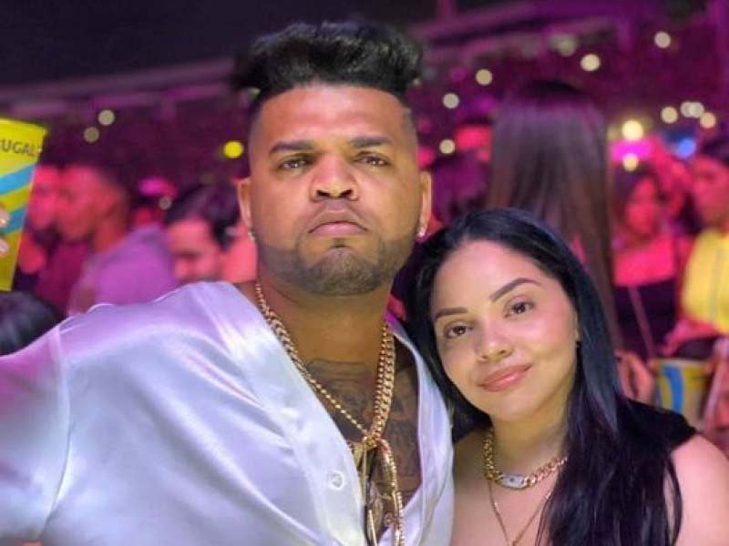 Detienen a la esposa de El Mayor Clásico tras agresión