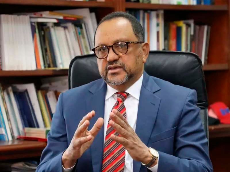 Consultor Jurídico dice Abinader no tiene obligación de solicitar licencia por reelección