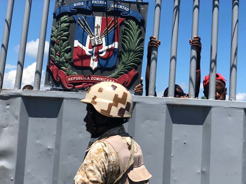 Gobierno ordena cierre de la frontera y suspende visado a haitianos