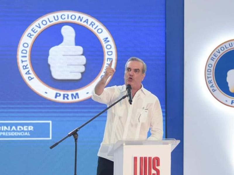 Abinader: “Hacia atrás está la oscuridad, la corrupción, la opacidad”