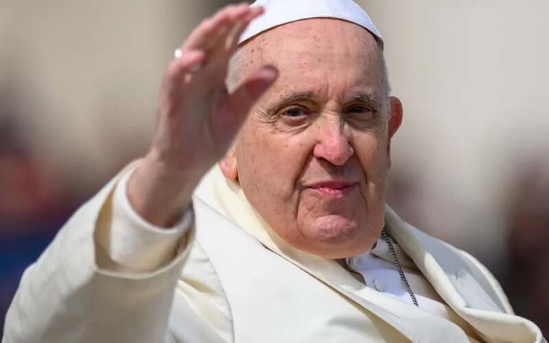 El papa pide a los cristianos «ensuciarse las manos» para «construir la paz»